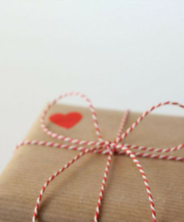 Gift-Giving-On-A-Budget-7-Hit-Gift-Ideas-Your-Wallet-Will-Thank-You-For